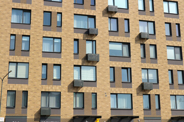 Obraz premium Windows of a multi-storey residential building.