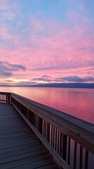 Naklejka premium The sky is filled with clouds, and the water is calm and still