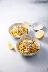 Pasta with crab meat and lemon