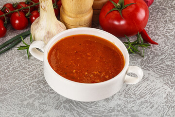 Hot tomato soup with diced chicken