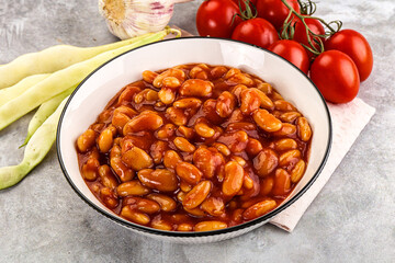 White baked bean in tomato sauce