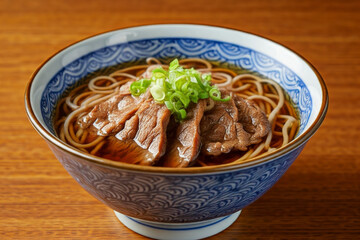 温かいそばに牛肉がたっぷり