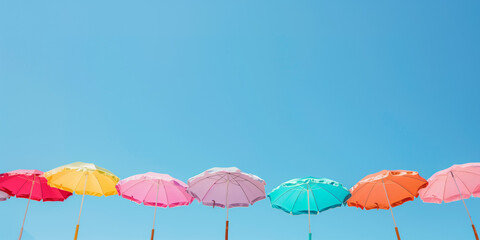 Obraz premium Background of beach umbrella with copy-space.