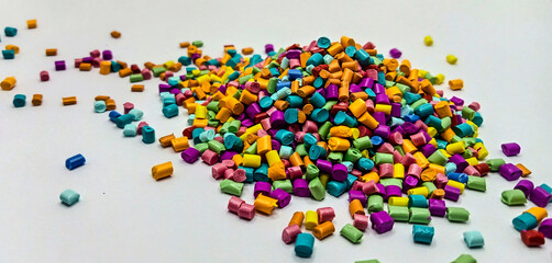 Obraz premium Colorful masterbatch granule, colorful polypropylene polymer granules, cold cutting type granule texture, isolated on white background, for industrial plastic company profile product catalog design