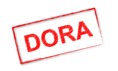 Timbre rouge avec le mot "Dora"