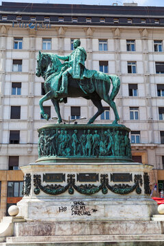 Europe, Serbia, Belgrade, Monument to Prince Mihailo Obrenoviću, on Republic Square, in the background the National Theater in Belgrade