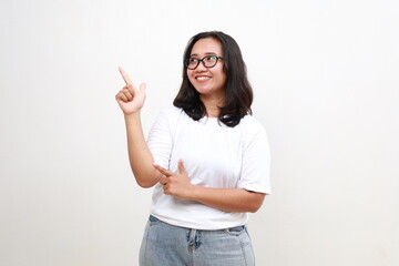 Portrait of smiling young casual lady, asian woman pointing fingers left, showing client info, chart of banner aside on copy space, white background