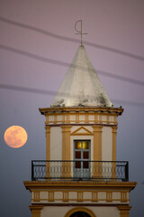 Obraz premium Moonrise next to Nossa Senhora da Boa Viagem church, Alagoa Grande, Paraíba, Brazil
