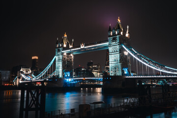 Obraz premium tower bridge at night in london