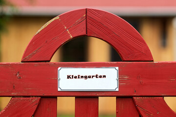 Kleingartengundstück eingezäunt