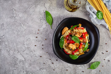 Pasta with minced chicken and stir-fry vegetables. Chicken spaghetti pasta