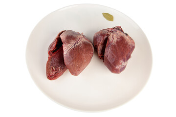 deux coeurs de porc cru  sur assiette