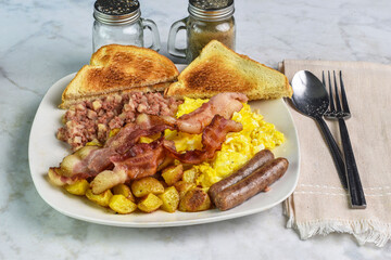 scramble ess with  home fries and corn beef hash