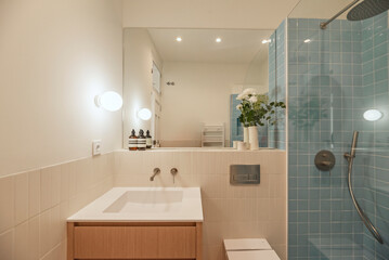 Technology has also found its way into bathrooms. This includes toilets with smart functions, automatic faucets, heating systems, and mirrors with LED lighting and anti-fog features. 2