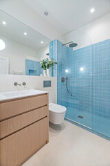 Many modern bathrooms use vanity units that offer hidden storage, helping to maintain a tidy environment