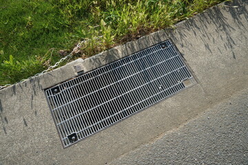 道路の端にある排水溝　集水桝の蓋