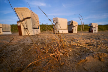 Strandkorb beim Sonnenuntergang am Wattenmeer - Cuxhaven
