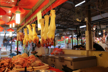 Obraz premium Early morning products and produce at Malaysian wet market selling fish beef chicken fruit vegetable grocery