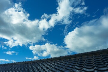 屋根と空