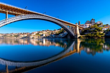 Obraz premium Hyper-realistic view of Portoâ€™s Dom LuÃ­s I Bridge, with every architectural detail of the bridge and the surrounding city captured in stunning clarity, including the reflections in the Douro