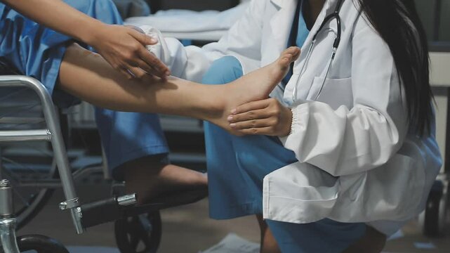 Asian female physiotherapist helping senior older woman stretching hamstring, Rehabilitation physiotherapy, elderly. Causes knee pain, swelling, redness, stiffness in knee, clunking noise in knee.