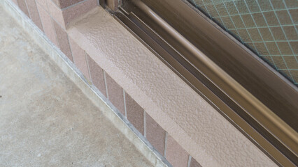 サッシ窓と外壁(ベランダ)