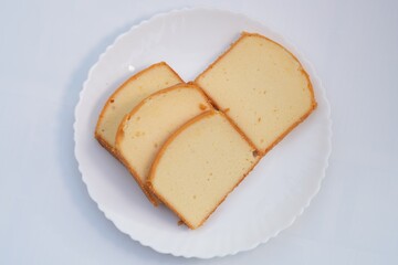 One of the foods that Thai people eat is butter cake.