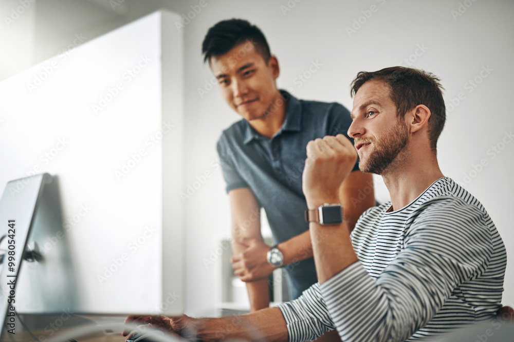 Aufkleber team, business men or discussion on computer for help, creative review or design on post production 