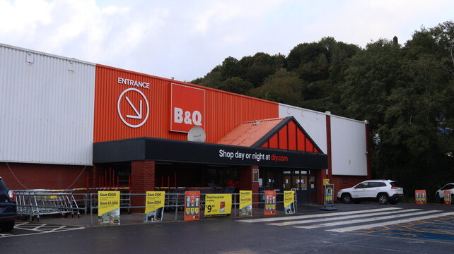 PONTYPRIDD, MID GLAMORGAN, WALES, UK - SEPTEMBER 25, 2024: B&Q DIY SHOP STORE OUTDOORS