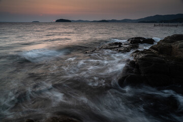 美しい夕暮れの海岸