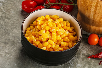 Sweet canned ripe corn grain