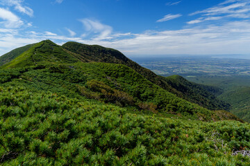 Fototapeta premium 百名山斜里岳登山 登山道からの絶景 北海道道東