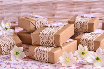 Wedding detail craft gift box with cotton lace decoration ecological souvenirs wrapped in brown paper
