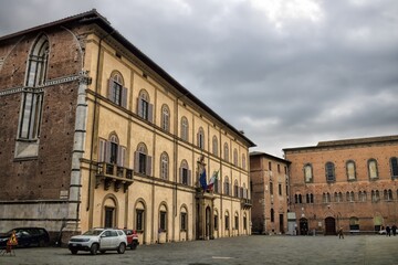 Fototapeta premium siena, italien - piazza del duomo mit altem palazzo