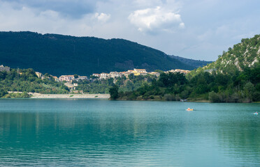 Obraz premium Panorama of Lake Castel San Vincenzo, Molise, Italy