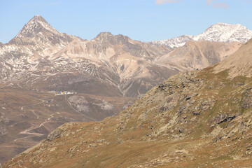 Oberengadiner Gipfel der Albula-Alpen; Blick von Murtel auf Piz Ot (3246, links) und Piz Üertsch (3267, rechts)