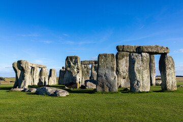Monumento di Stonehenge durante un pomeriggio soleggiato in Inghilterra