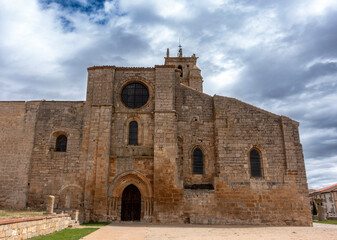 Obraz premium Church of Santa María la Real in Sasamón from the 12th to the 17th century. Burgos, Castile and Leon, Spain.