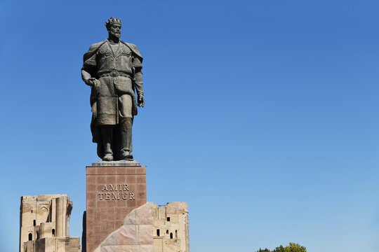 Statue of Timur and ruins of Ak-Saray palace in Shahrisabz, Uzbekistan