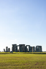 Monumento di Stonehenge durante un pomeriggio soleggiato in Inghilterra