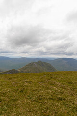Obraz premium Hiking route across Carn Eighe, Glen Affric Scottish highlands