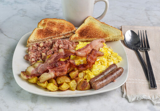 scramble ess with  home fries and corn beef hash