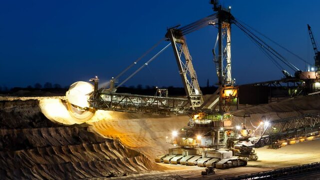 Bucket-wheel excavator at opencast lignite mining (zoom in)