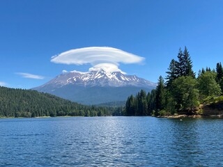 Large lenticular cloud over Mount Shasta in an otherwise deep blue sky
