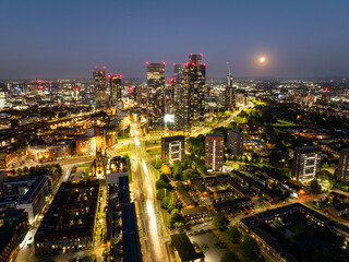 Obraz premium Aerial image of Manchester skyline with a full Moon over the night sky