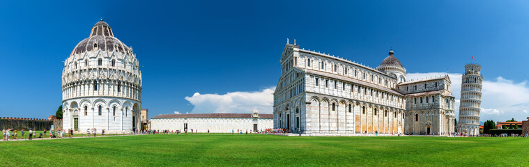 Obraz premium Leaning tower of Pisa with cathedral and Baptistry in Tuscany, Italy