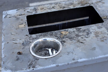 Ashtray for cigarettes and ash when smoking.