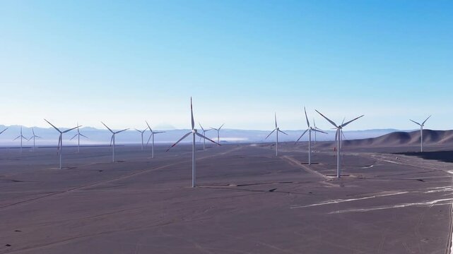 vista a&eacute;rea de parque e&oacute;lico no deserto com turbinas e&oacute;licas altas para gera&ccedil;&atilde;o de eletricidade