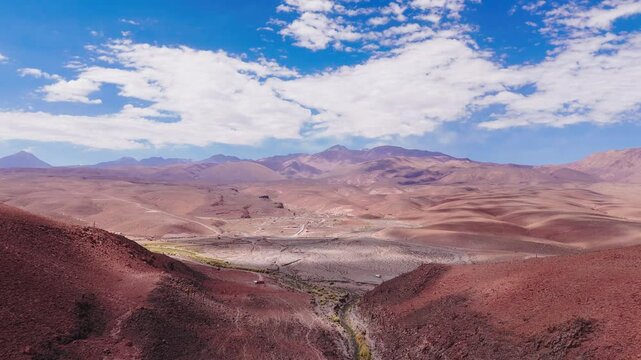 Vista a&eacute;rea do Vale dos Cactos no Deserto do atacama - Chile