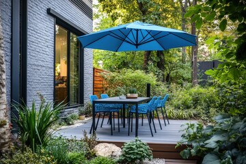 Obraz premium Cozy outdoor patio with blue umbrella and dining furniture